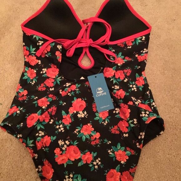 NWT CUPSHE Black and Red Floral One piece - Picture 6 of 8